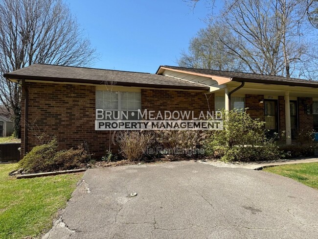 Building Photo - 3719 Mooers St