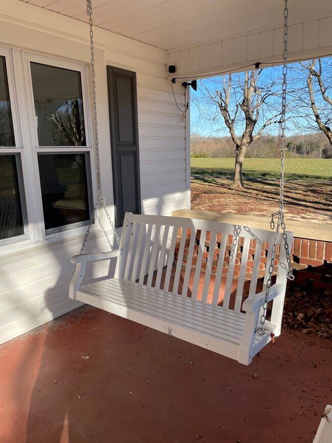 Building Photo - 4-5 bedroom home in Franklinville