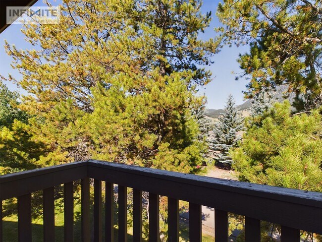 Building Photo - Comfortable 2 bedroom and 3 bathroom in Bi...