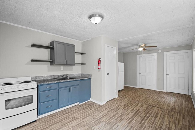 Building Photo - 3116 Avenue L