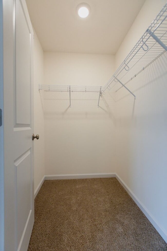 Building Photo - 3 Bedroom Townhome!