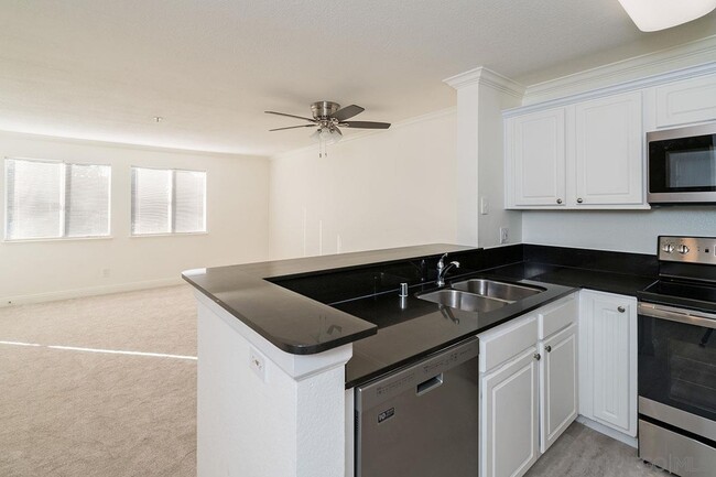 Building Photo - 3550 Lebon Dr