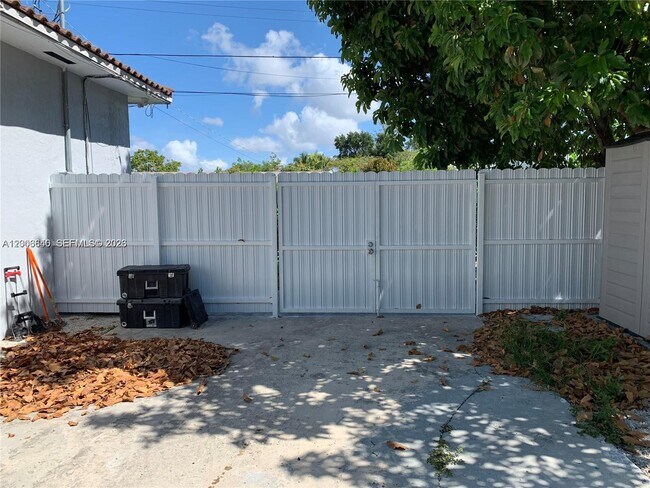 Building Photo - 1380 SW 11th St