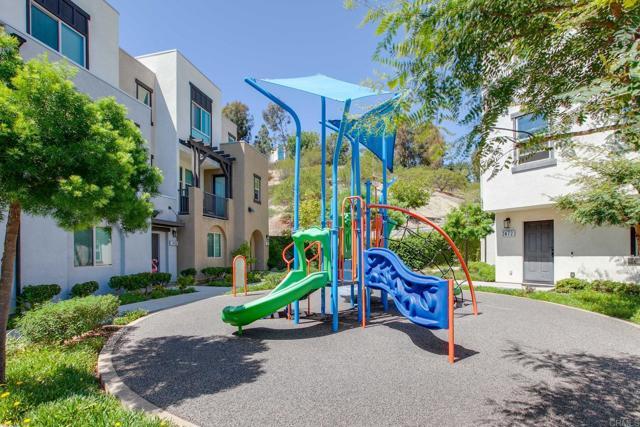 Building Photo - 2460 Solara Ln