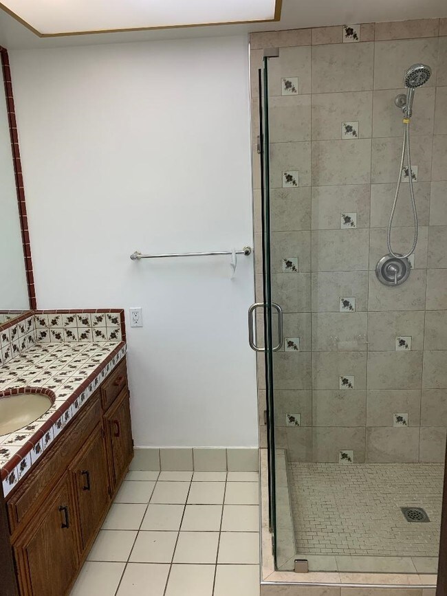 bathroom - 1011 El Segundo Dr