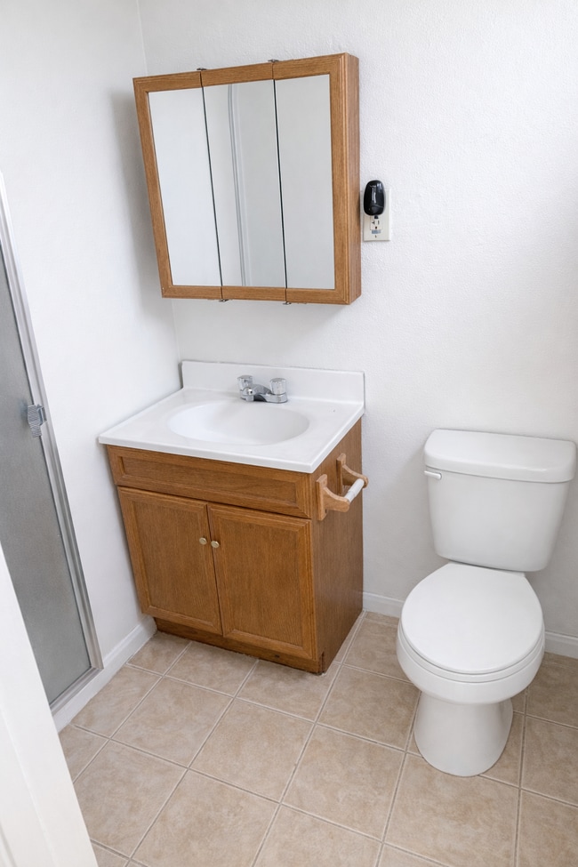 Building Photo - 526 E Nugent St