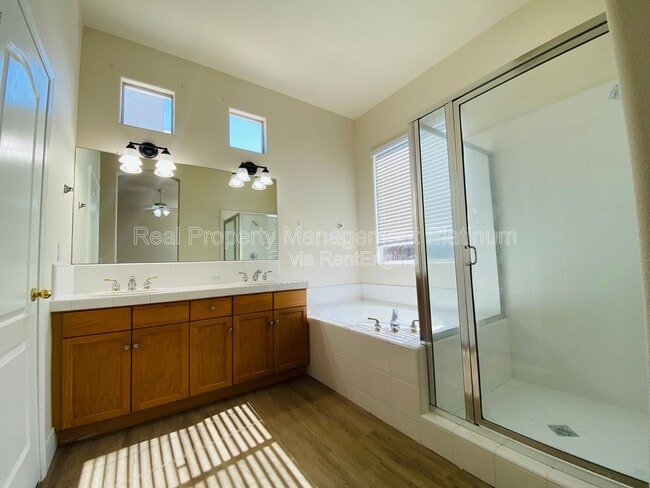 Building Photo - 2916 Roberts Ave