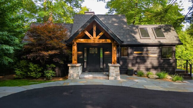 Building Photo - 2046 Lakeside Dr W