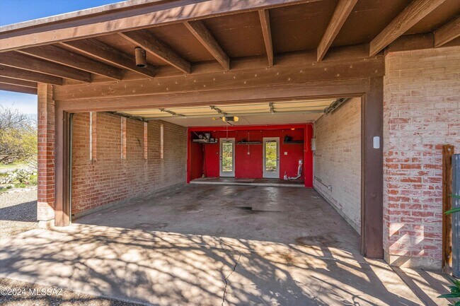 Building Photo - 8801 E Buckboard Rd