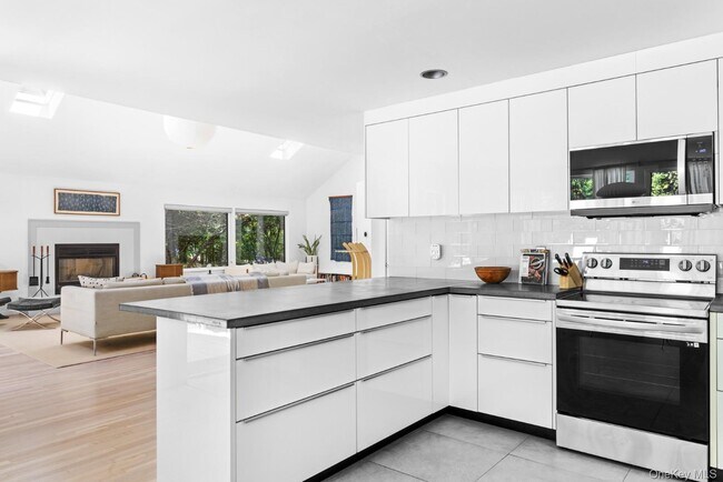 Building Photo - 24 Quogue Riverhead Rd