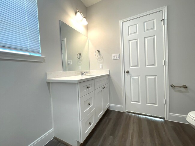 Building Photo - 1120 5th Ave N