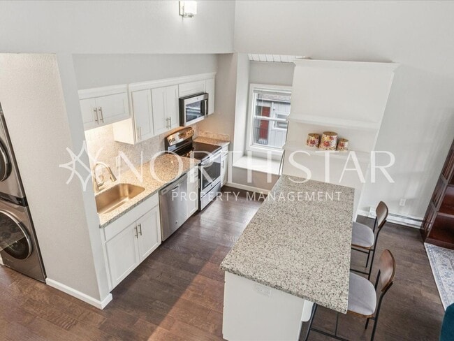 Building Photo - Mt. Park Condo with High Ceilings