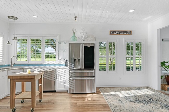 Building Photo - Charming 1BR plus bonus room, 2 full bath ...