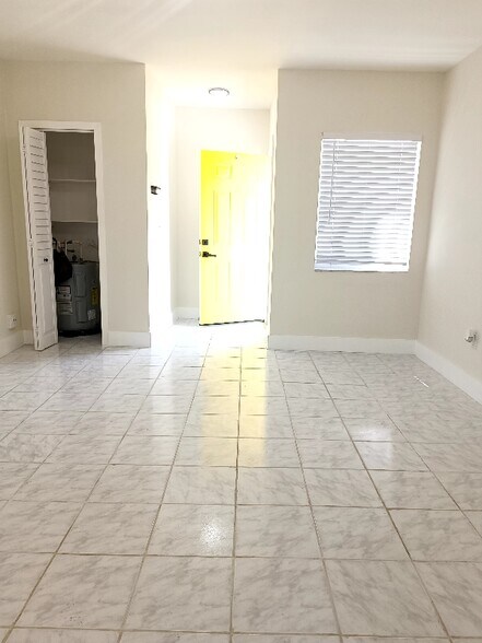 Building Photo - 2489 SW 27th St