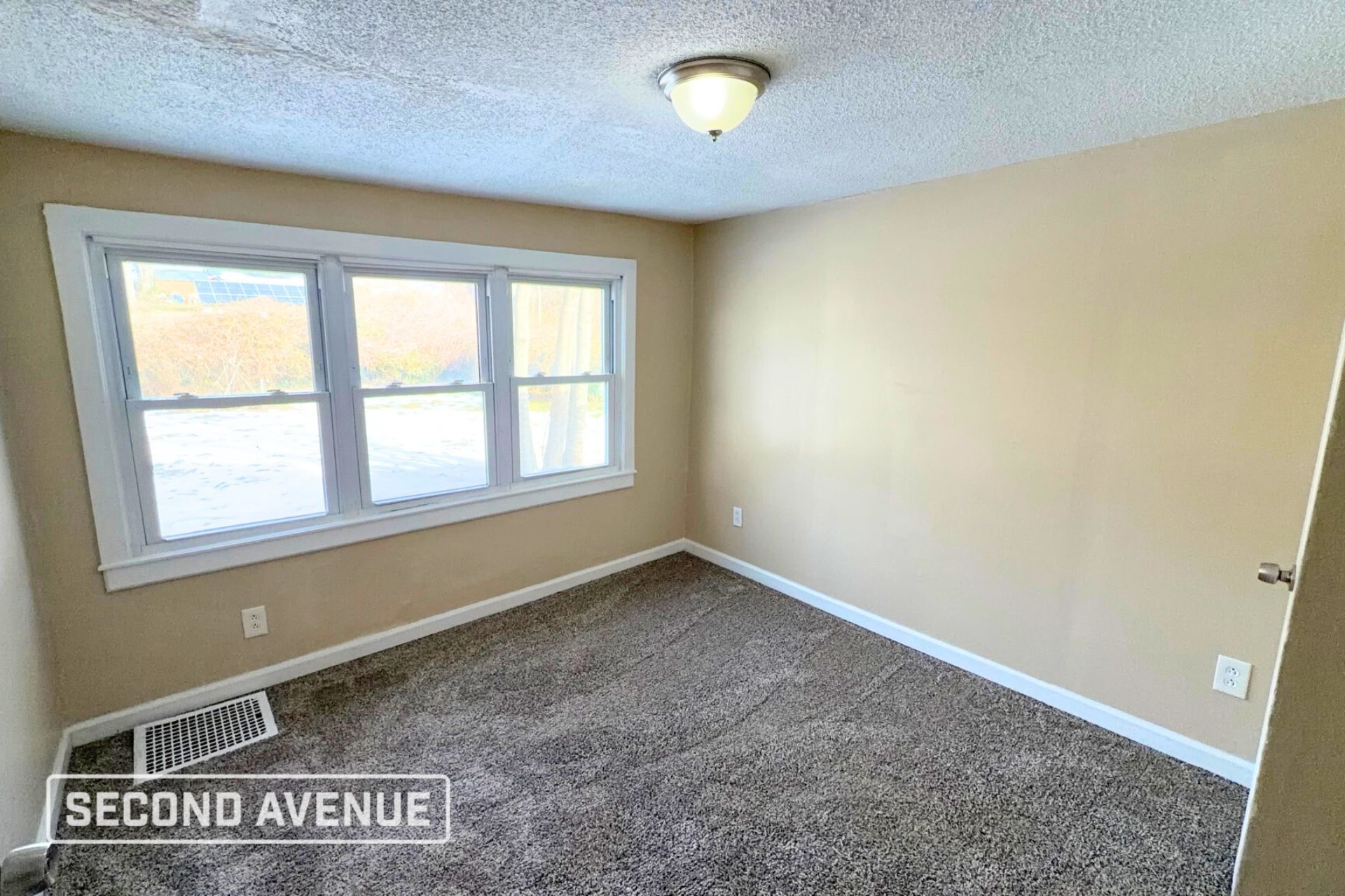 Building Photo - 3700 Coronado Dr