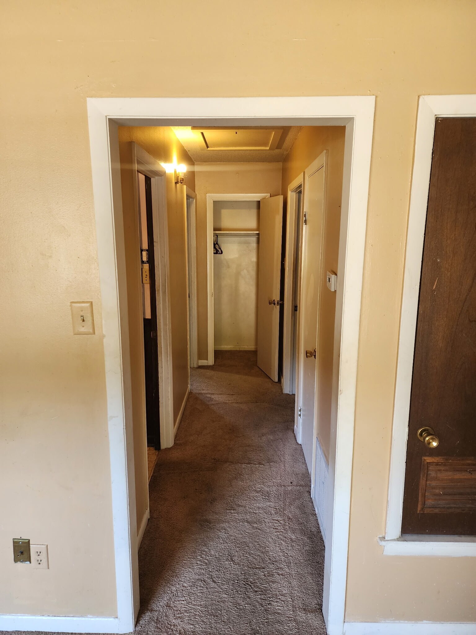 Building Photo - 2306 Dorchester Dr