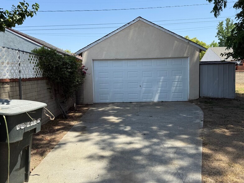 Building Photo - 1333 E Colton Ave