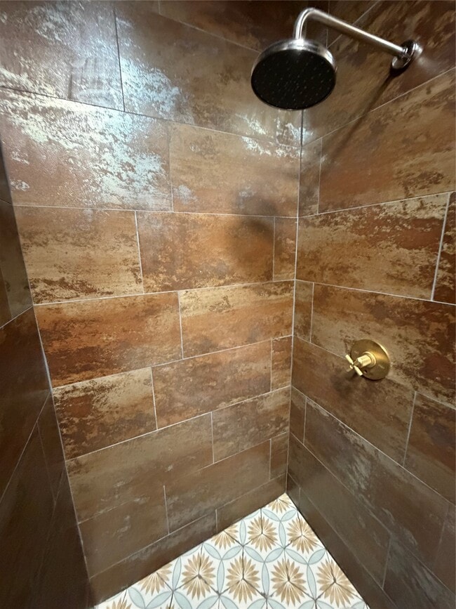 Building Photo - 402 Hyde Park Blvd