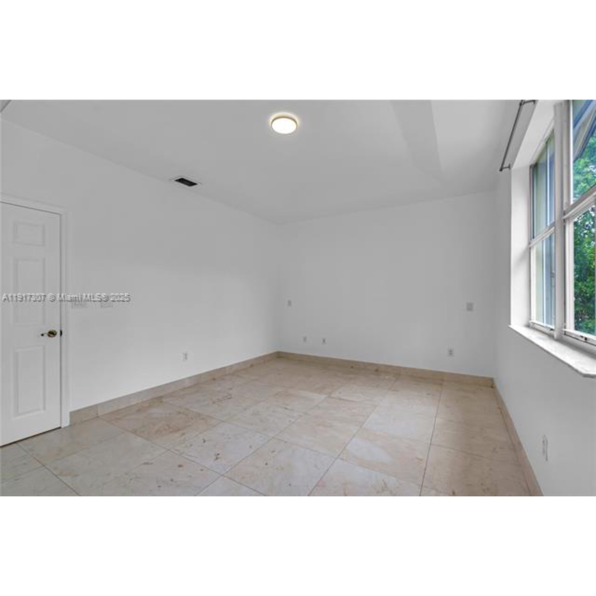 Building Photo - 8643 NW 112th Pl