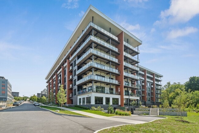 Building Photo - ONE25: Pet-Friendly 1-Bed with Balcony, Do...
