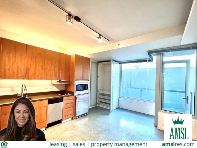 Primary Photo - Stylish Bright Studio at The Cubix!