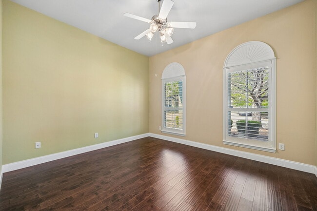 Building Photo - 9865 Tanglebrush Dr