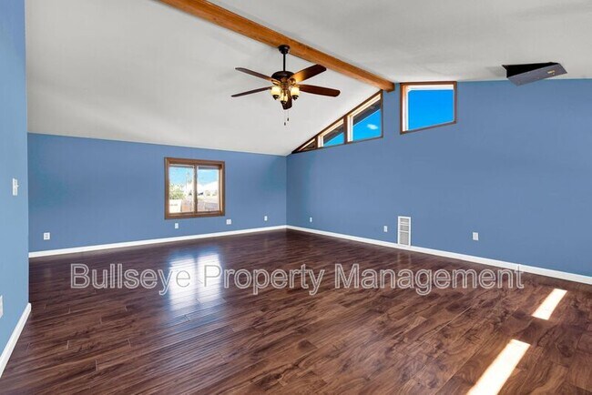 Building Photo - 1333 E Donner Dr