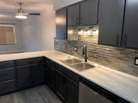 Building Photo - 5174-5174 Belle Isle Dr