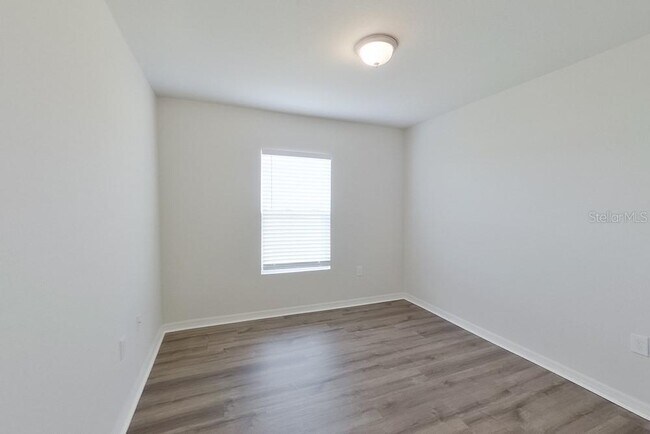 Building Photo - 1835 Nelson Rd N