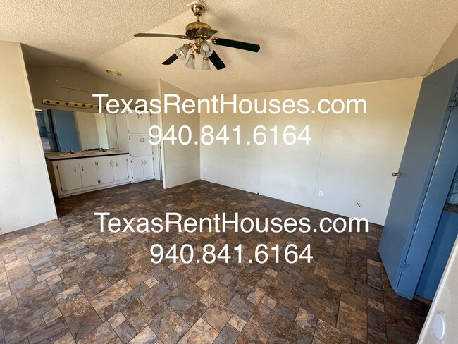 Building Photo - Horse Lover's Dream !!! Located in Award W...