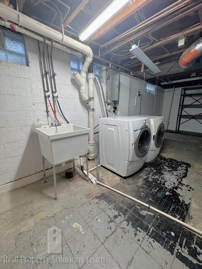 Building Photo - Two Story Home in Upper Arlington with att...