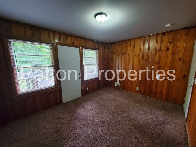 Building Photo - Forest Acres Home