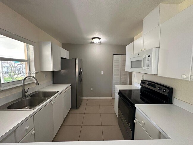Building Photo - 14152 SW 288th Terrace