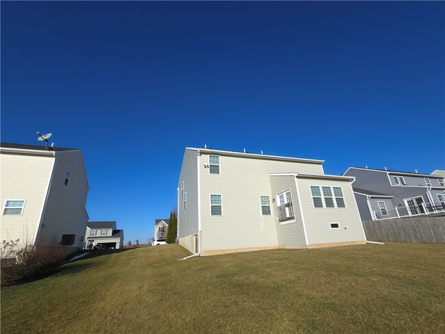 Building Photo - 251 Elmcrest Rise