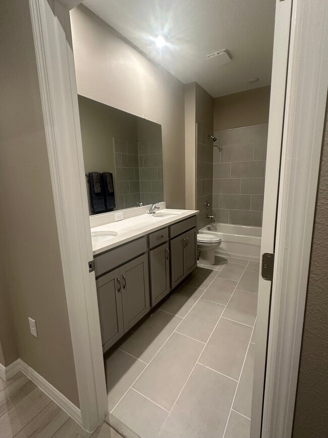 Building Photo - 1300 Plumbago Ct