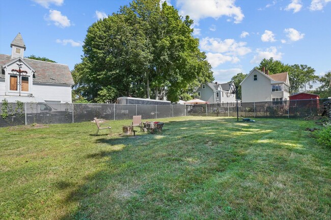 Building Photo - Single Family House For Lease steps from UMass Lowell and Downtown Lowell.