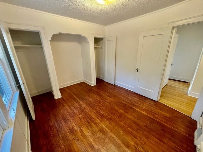 Building Photo - Upgraded 3bd/2bath Laurelhurst Home w/ Pri...