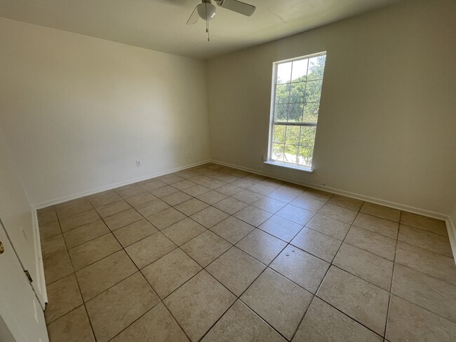 Building Photo - 2429 Octavia Dr