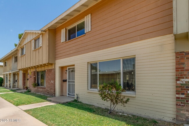 Primary Photo - 4715 S Mill Ave