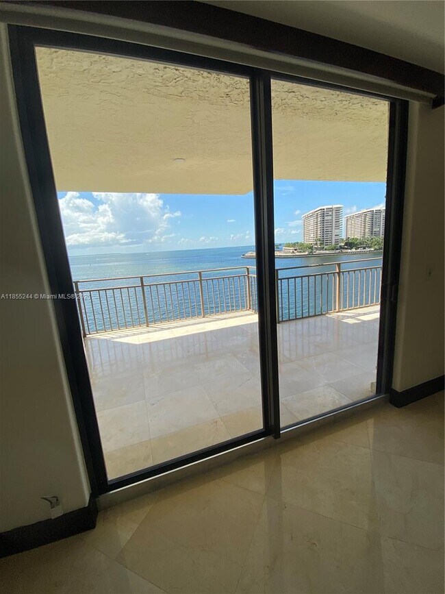 Building Photo - 1632 S Bayshore Ct