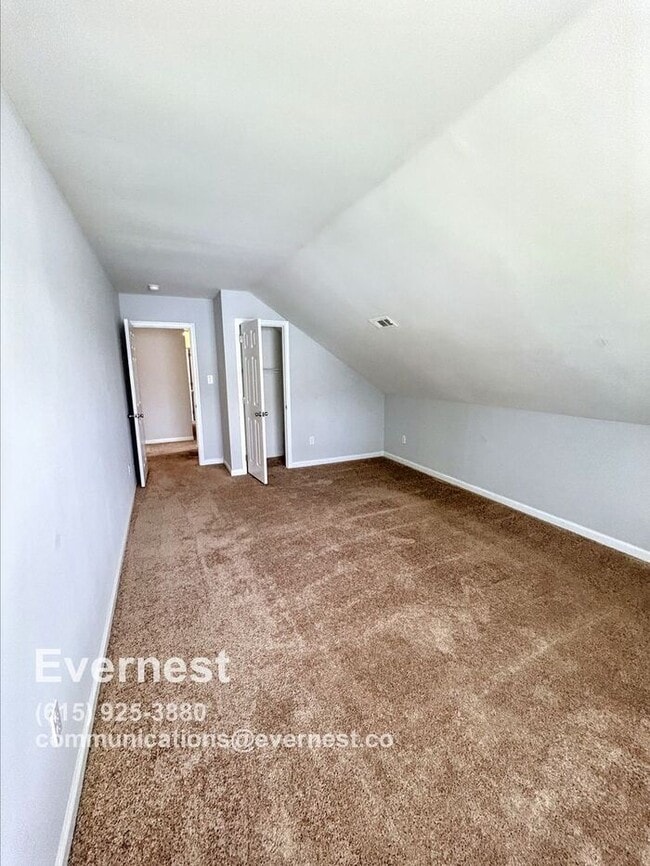 Building Photo - Spacious 4-Bedroom Home with Modern Featur...