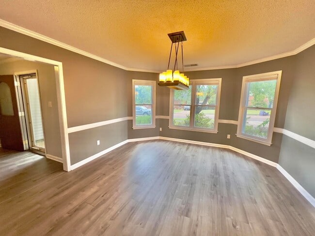 Building Photo - 545 Wilkes Cove