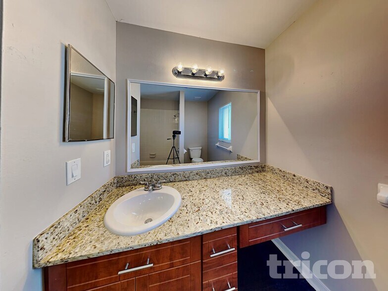 Building Photo - 1330 Gangplank Dr