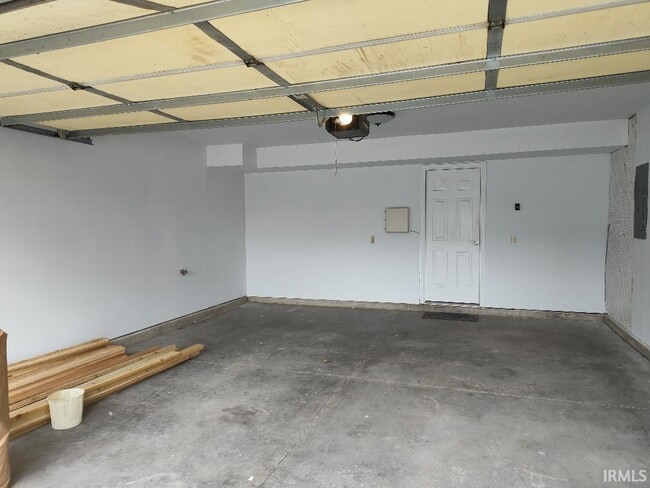 Building Photo - 9509 Hidden Village Pl