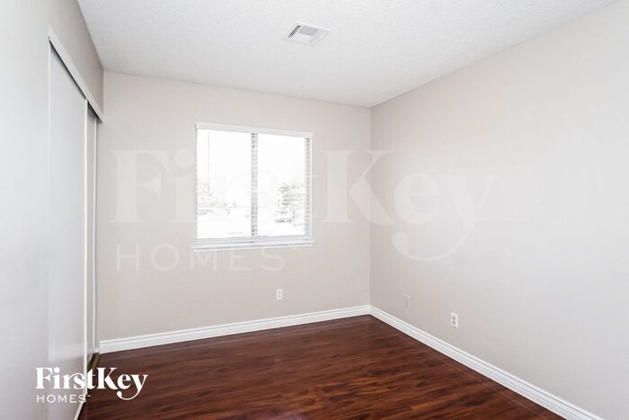 Building Photo - 732 Scottsdale St