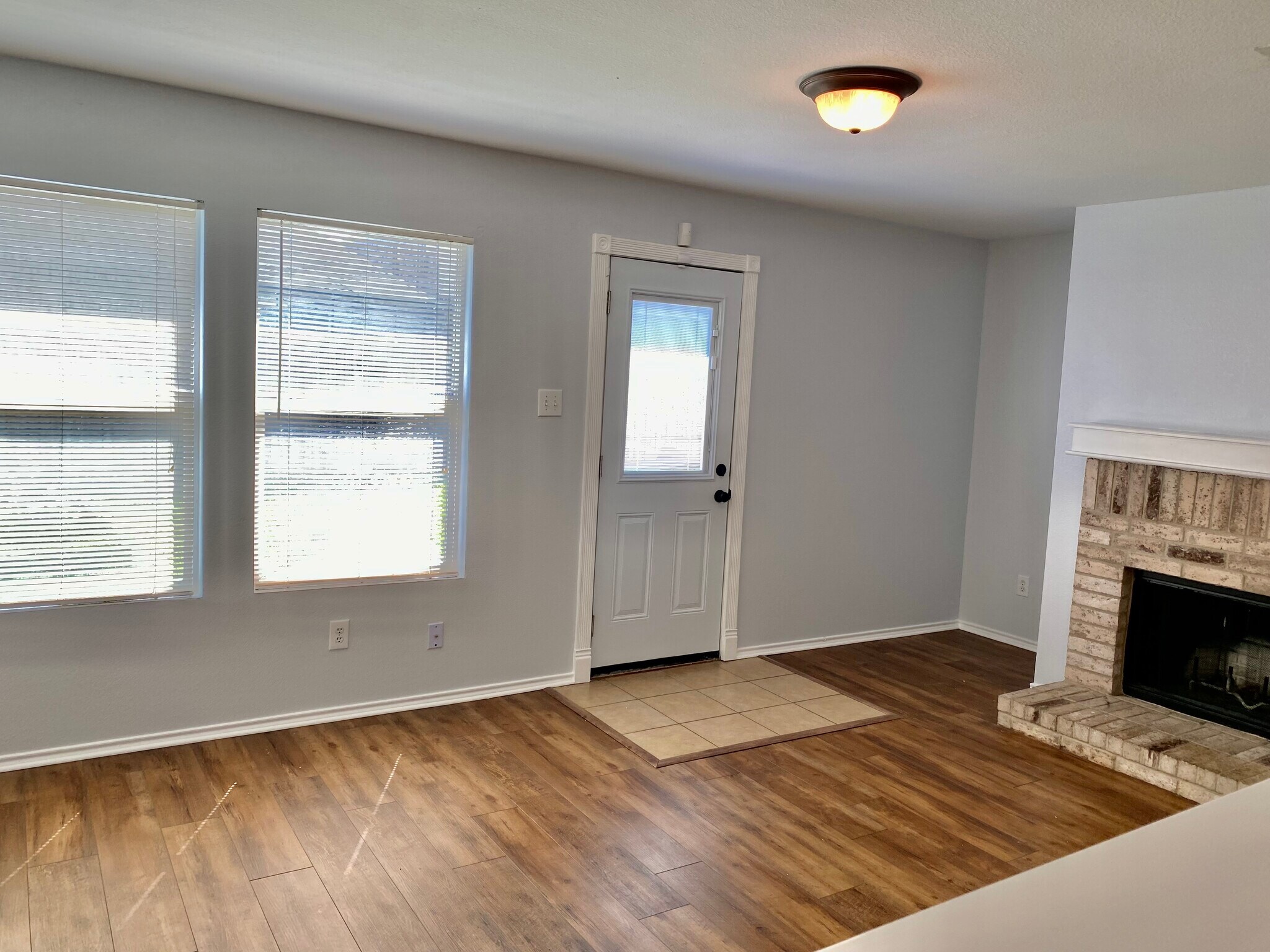 Formal living/ den - 8014 Stowe Springs Ln