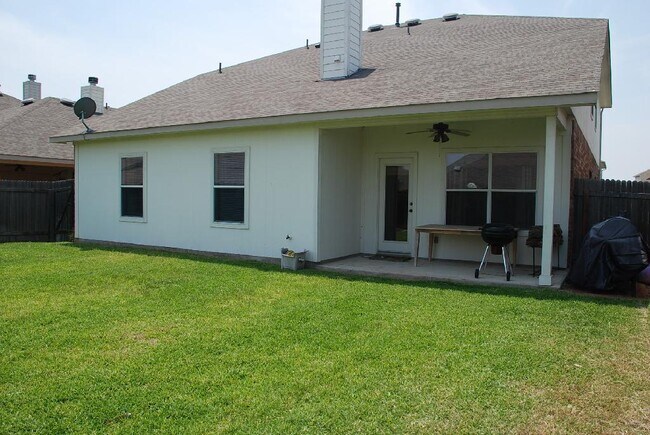 Building Photo - 18525 Blue Pond Dr