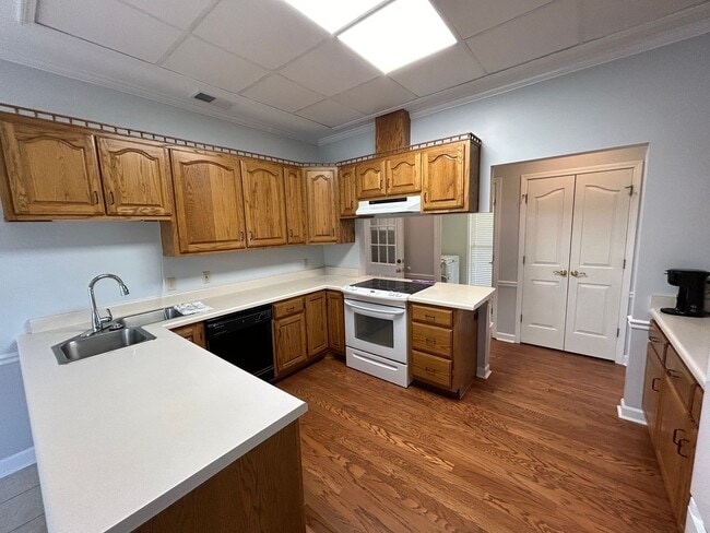 Building Photo - Desirable Oakland Home on Acreage. Owner W...
