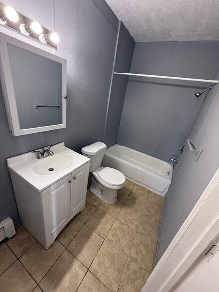 Building Photo - 61 Bedford St