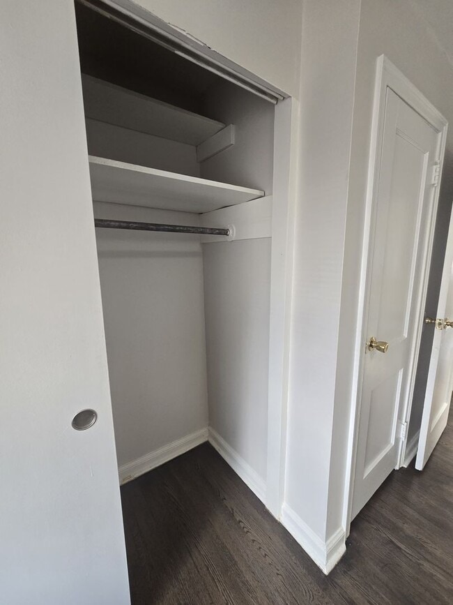 Building Photo - Spacious, Private, A Must-See Home in a Pr...